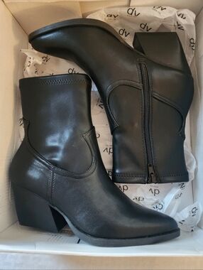 Brand New-Women's Dolce Vita Boots. Size 6